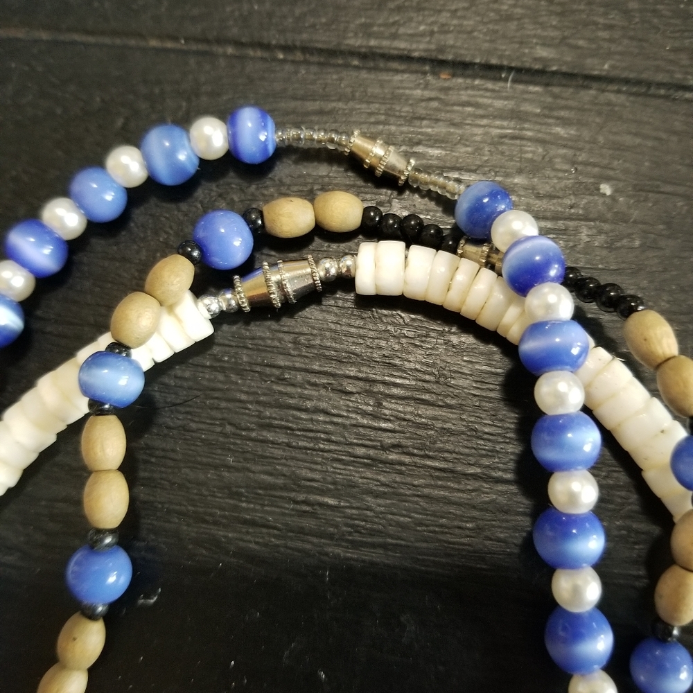 3 necklaces- free with bundle - Picture 2 of 6